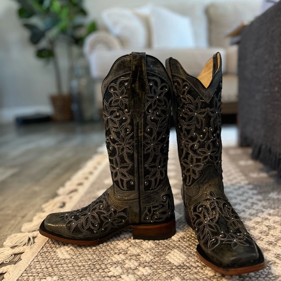 Women’s boots by Cruzalta size 7 - Picture 2 of 5